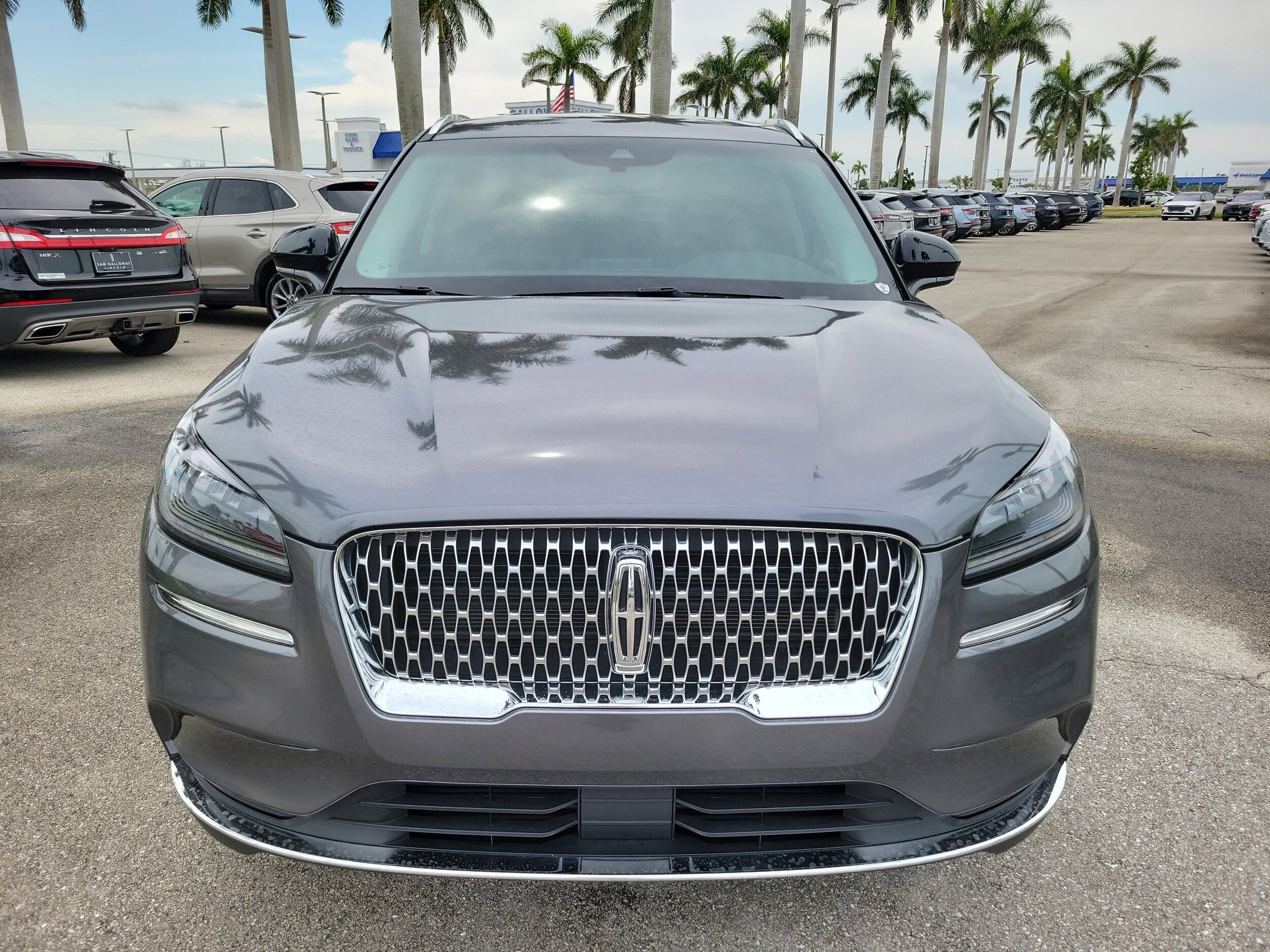 2022 Lincoln Corsair Standard photo 2