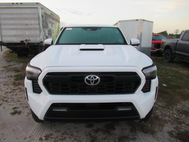 2025 Toyota Tacoma TRD Off-Road photo 2