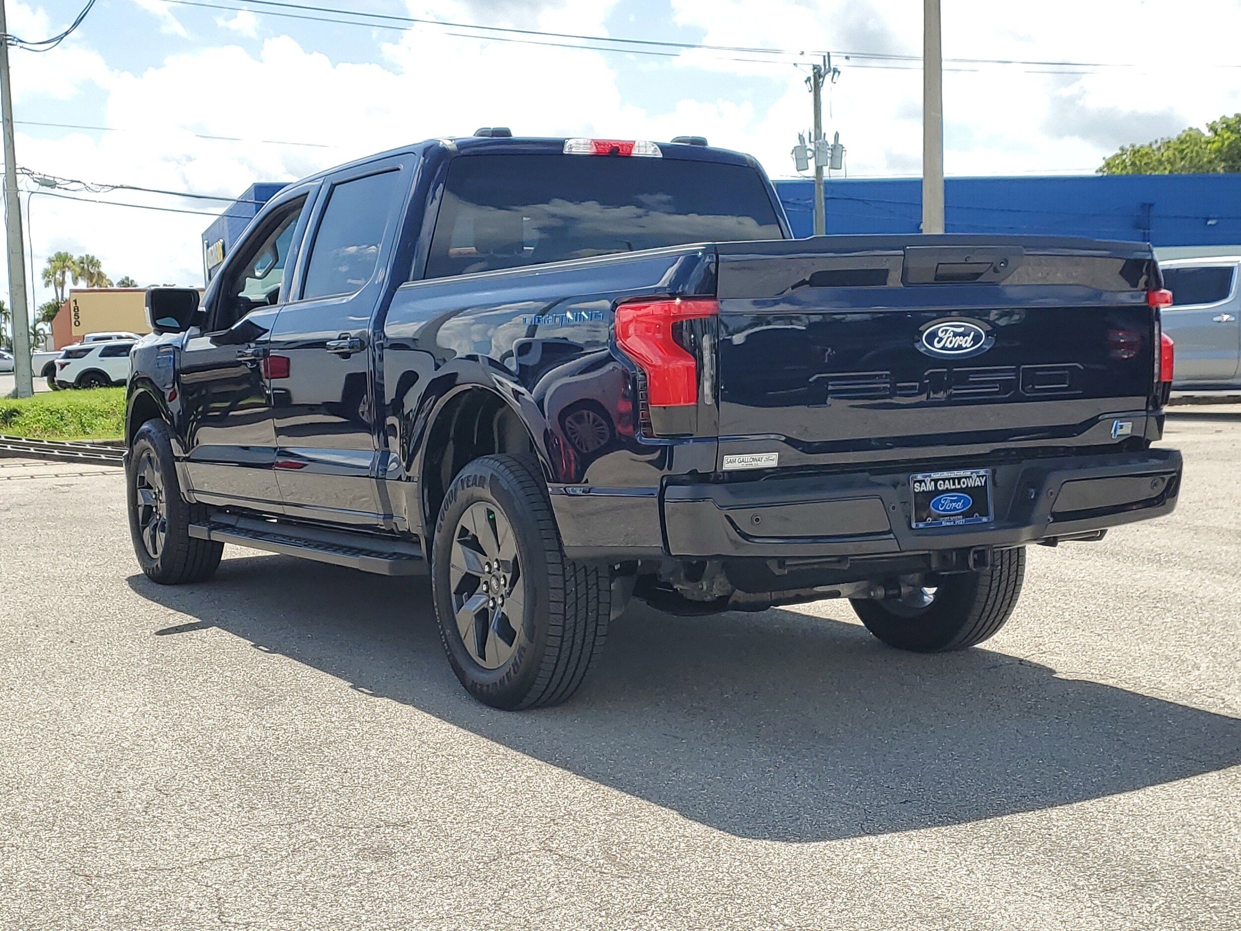 2025 Ford F-150 Lightning photo 4
