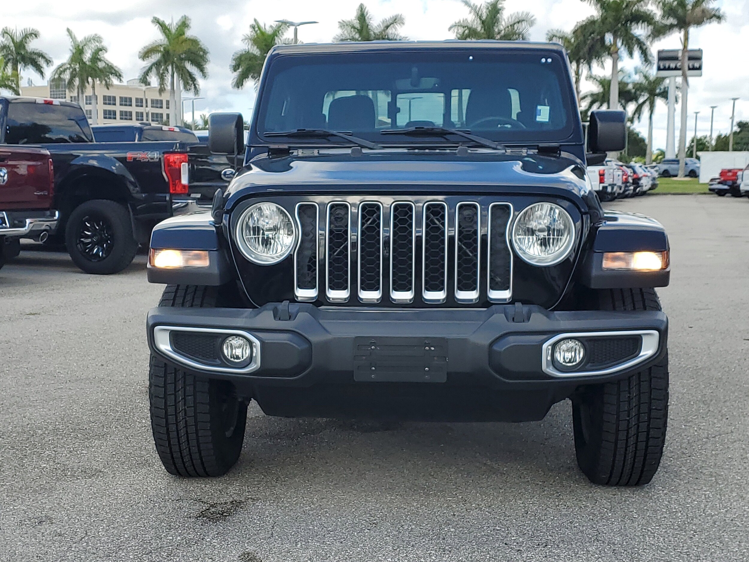 2022 Jeep Gladiator Overland photo 2