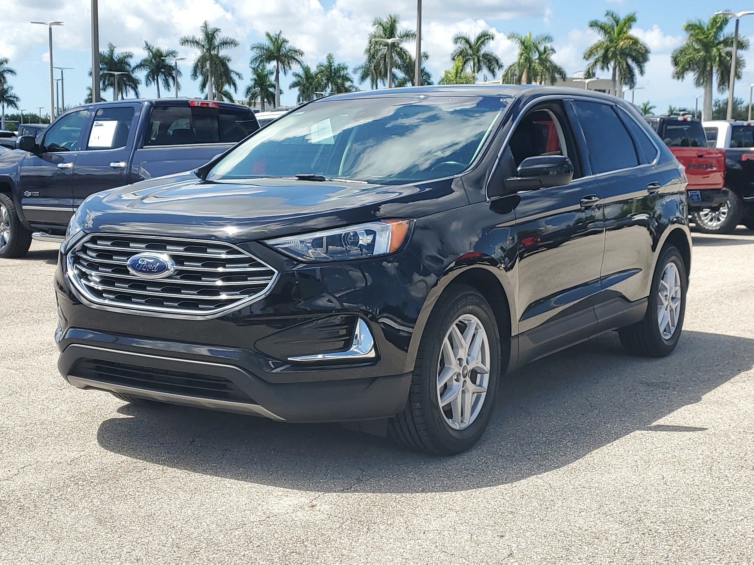 2022 Ford Edge SEL photo 2