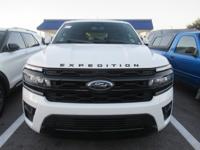 2022 Ford Expedition Limited photo 2