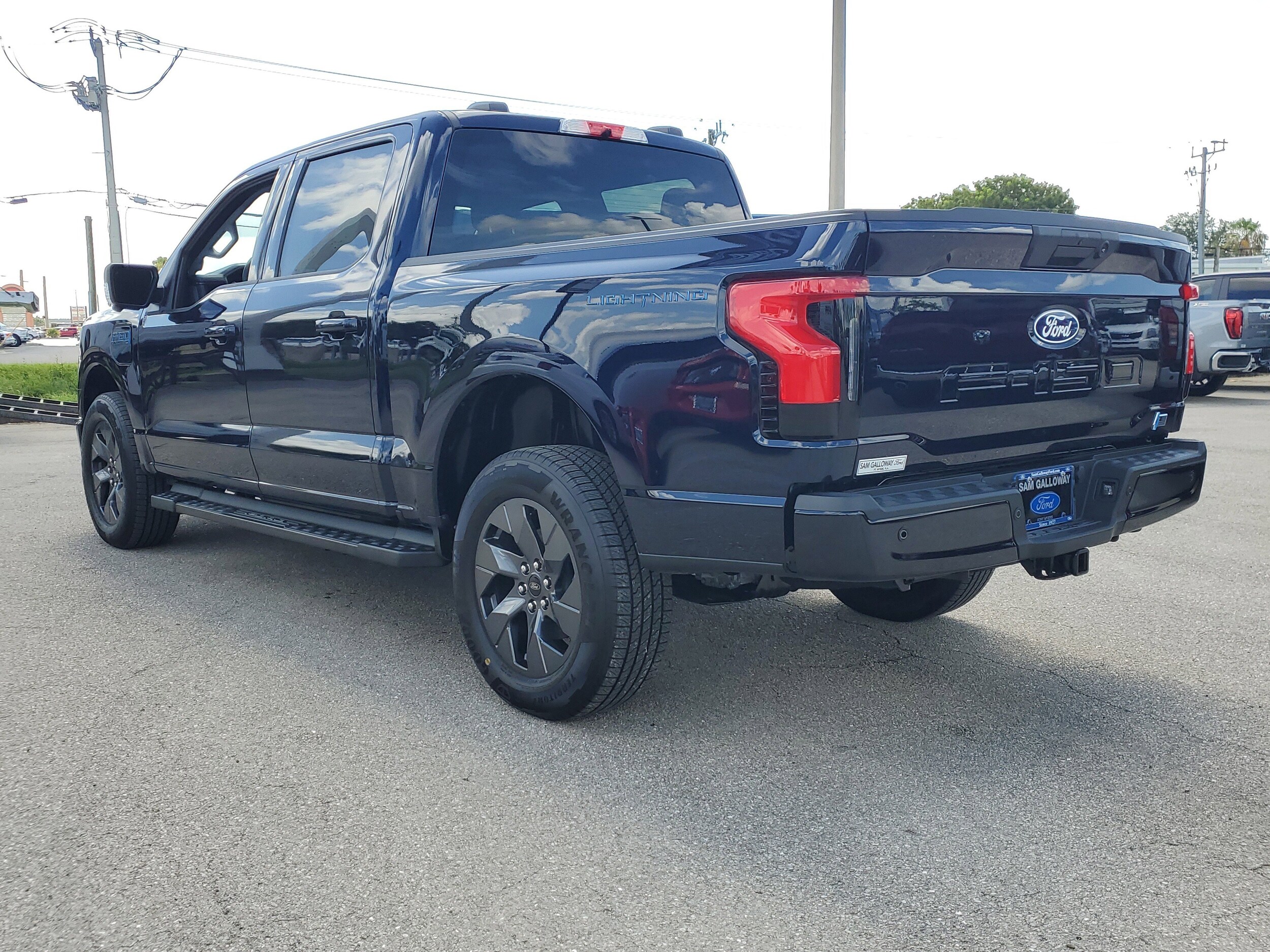 2025 Ford F-150 Lightning photo 4