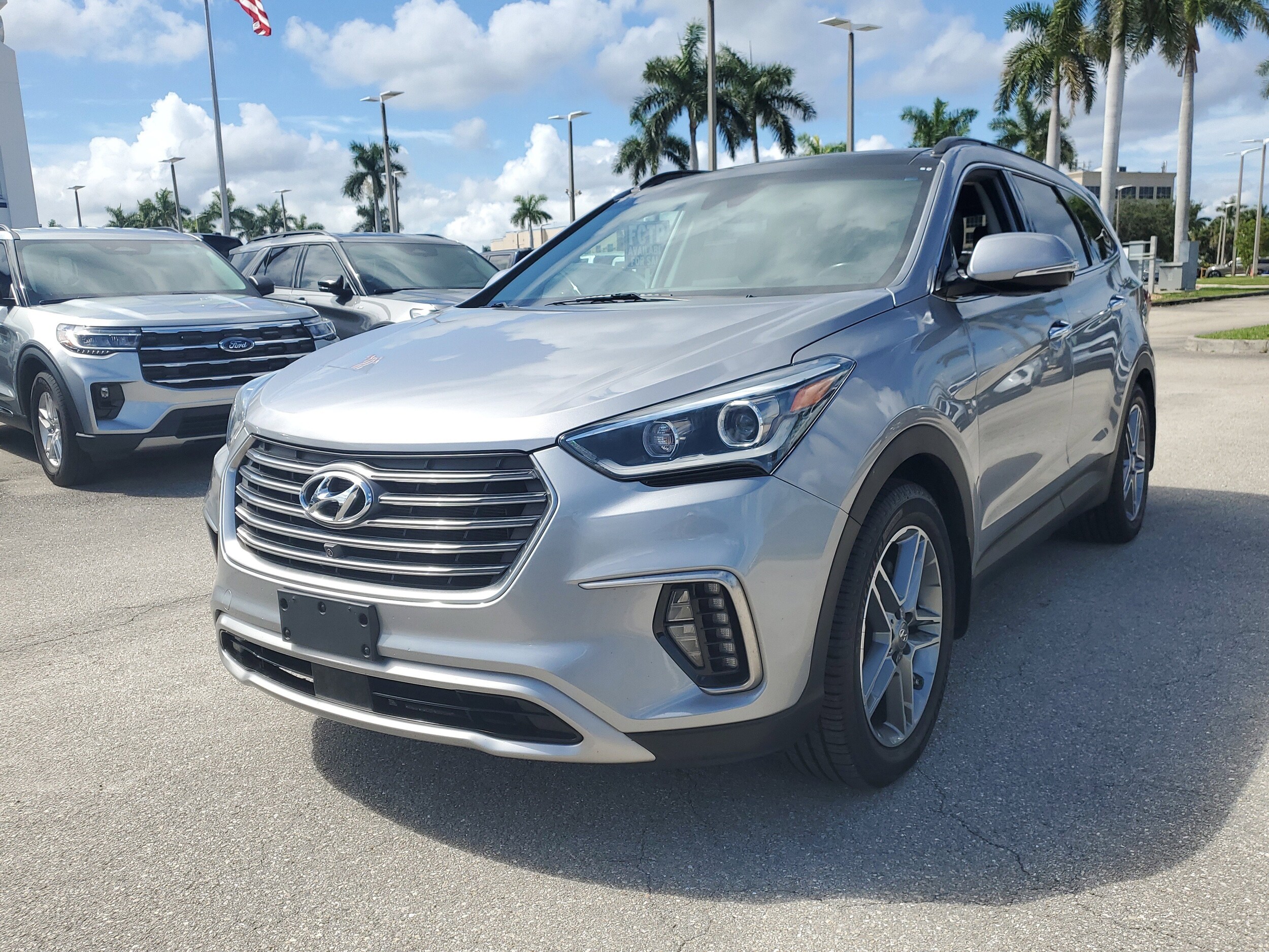 2018 Hyundai Santa Fe SE Ultimate photo 3