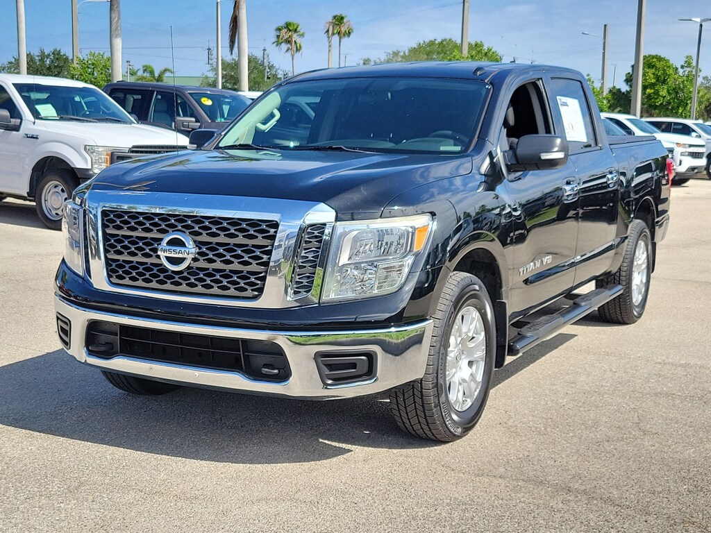 Used 2018 Nissan Titan SV Crew Cab Truck