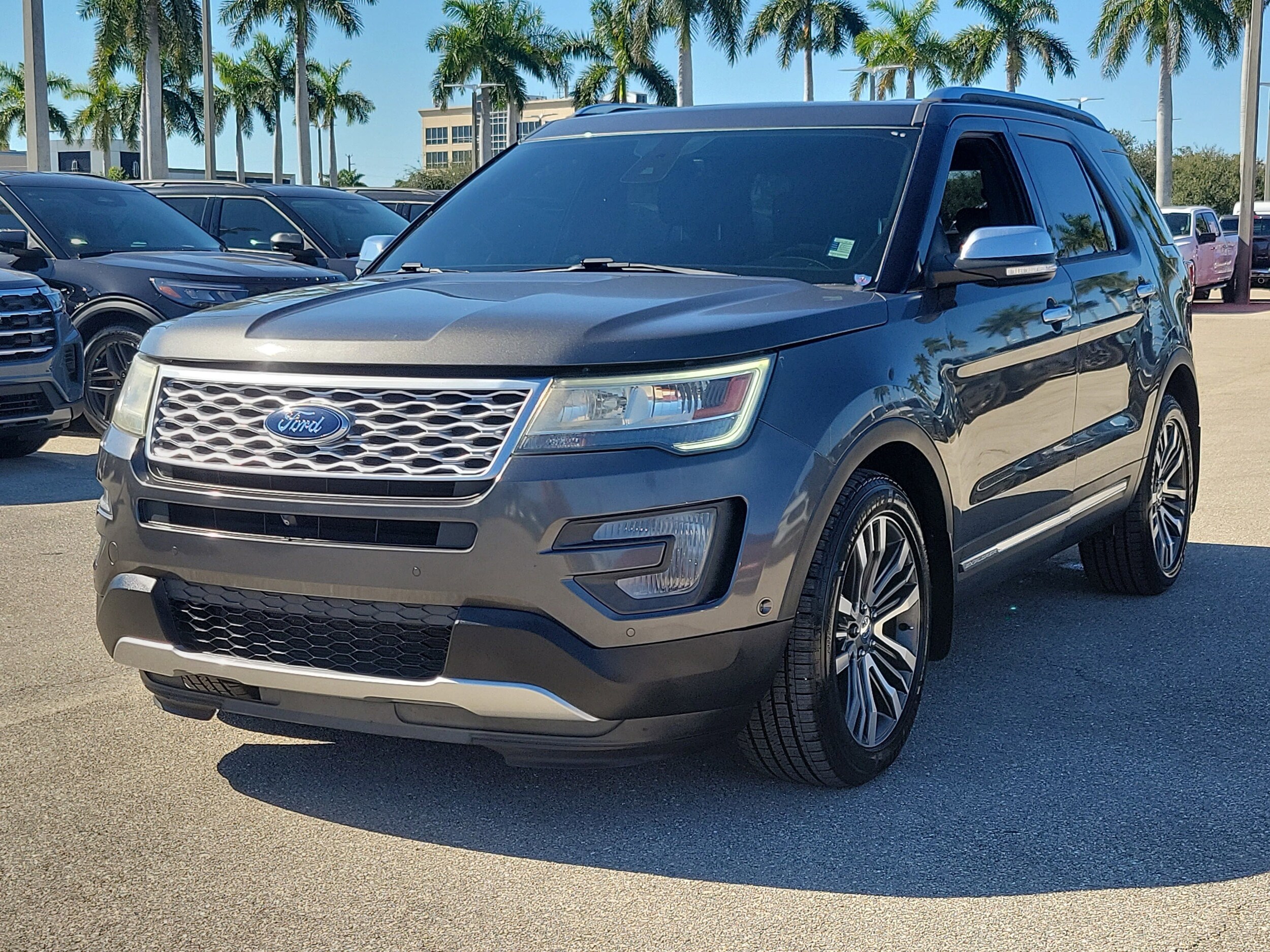 2017 Ford Explorer Platinum photo 2