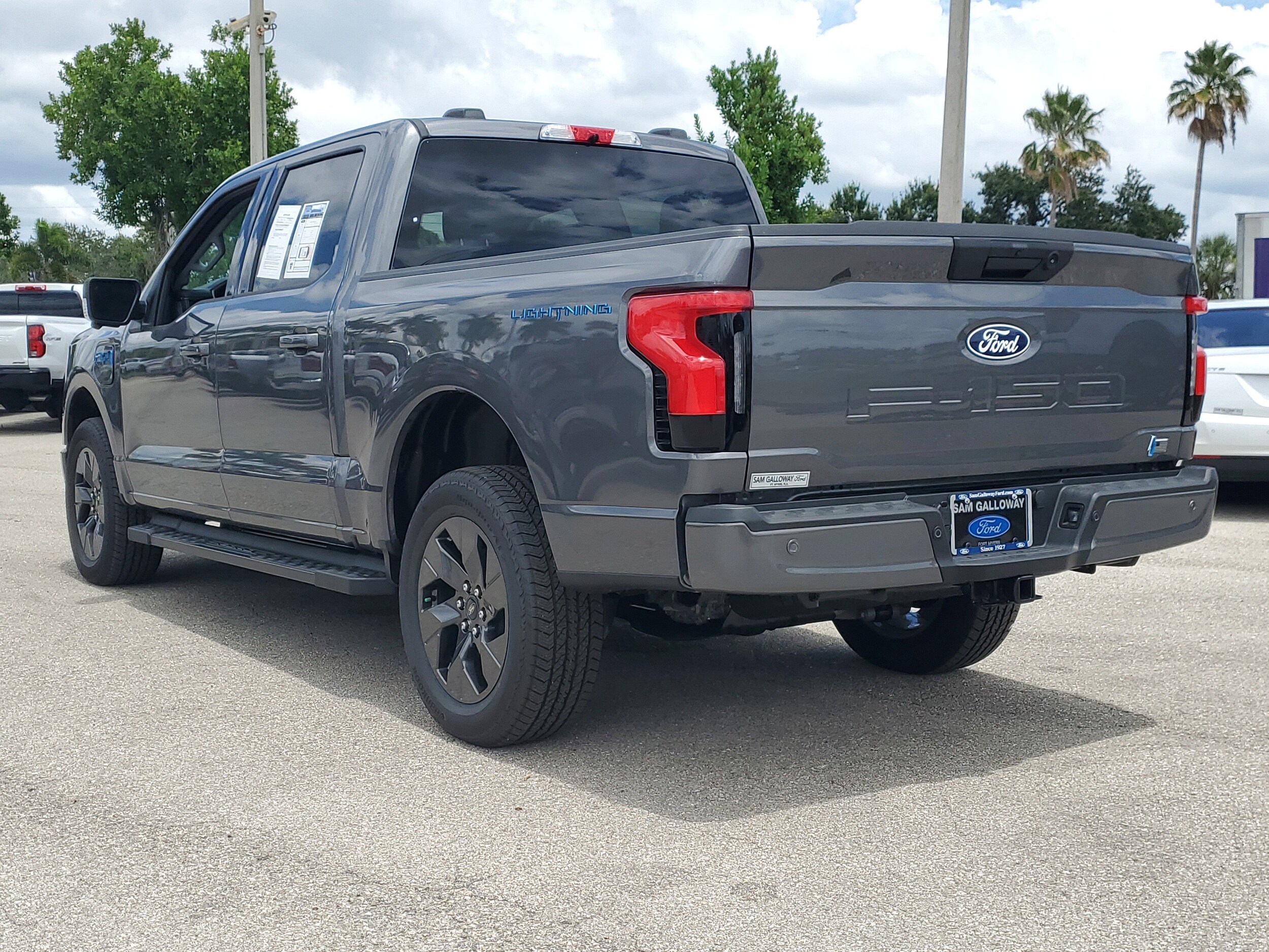 2025 Ford F-150 Lightning photo 4