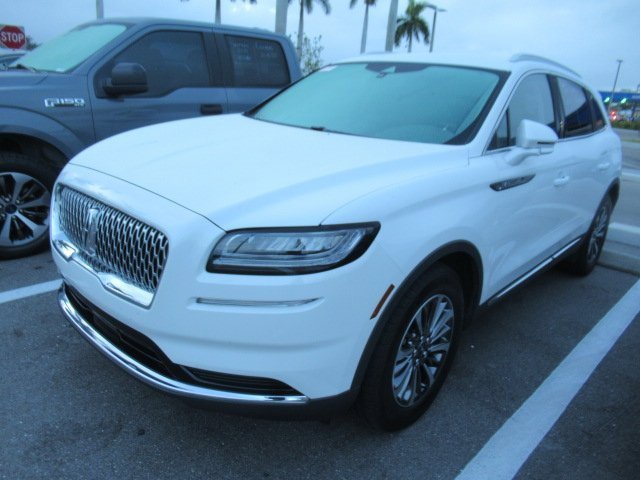 2022 Lincoln Nautilus Standard photo 3
