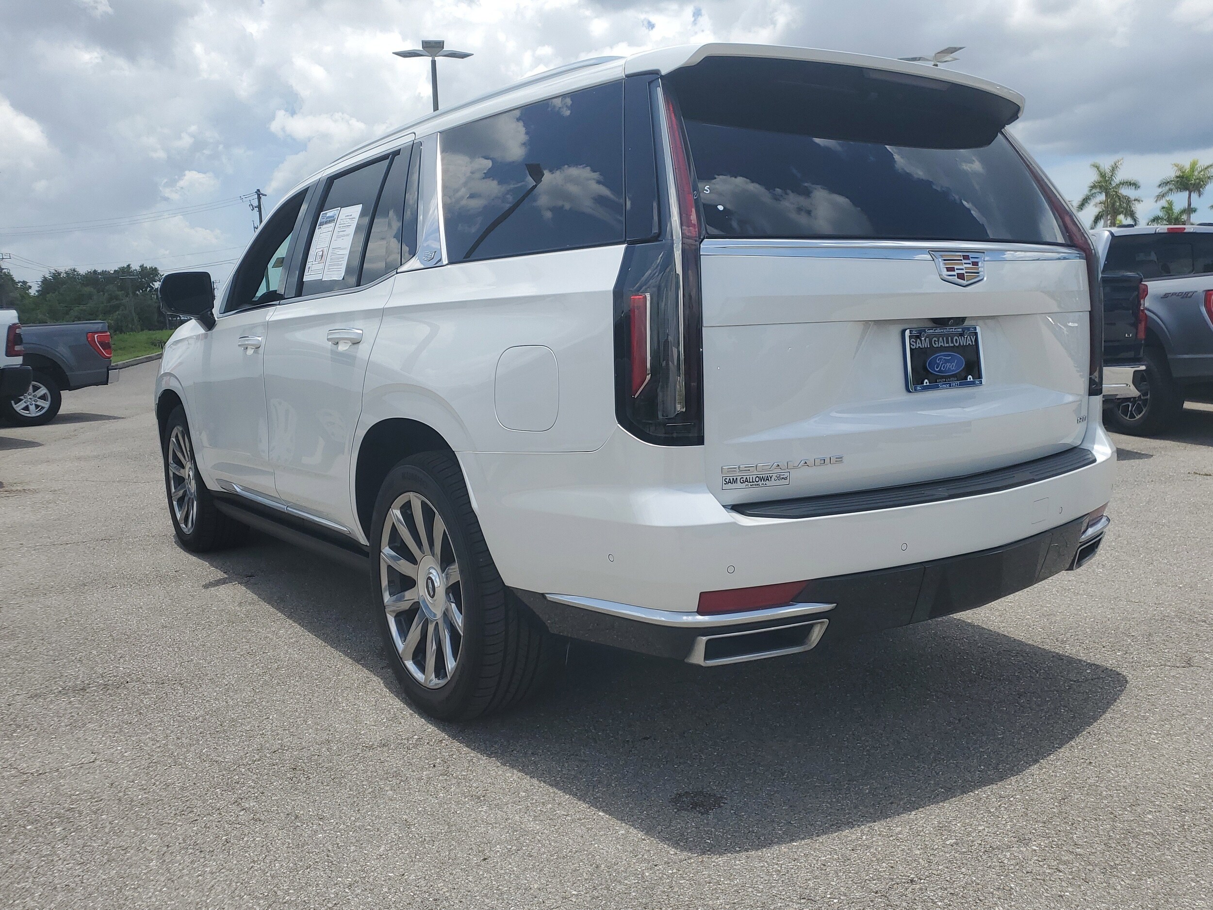 2023 Cadillac Escalade Premium Luxury Platinum photo 3