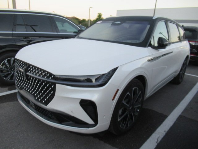 2024 Lincoln Nautilus Reserve photo 2