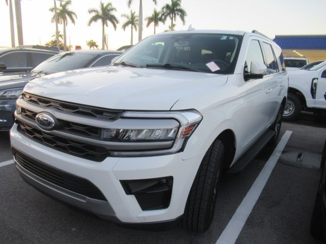 2024 Ford Expedition XLT photo 2