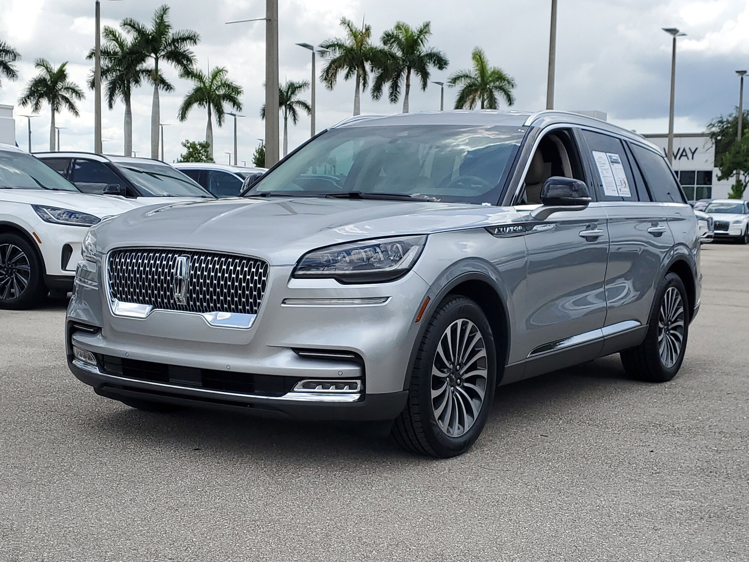 2020 Lincoln Aviator Reserve photo 3