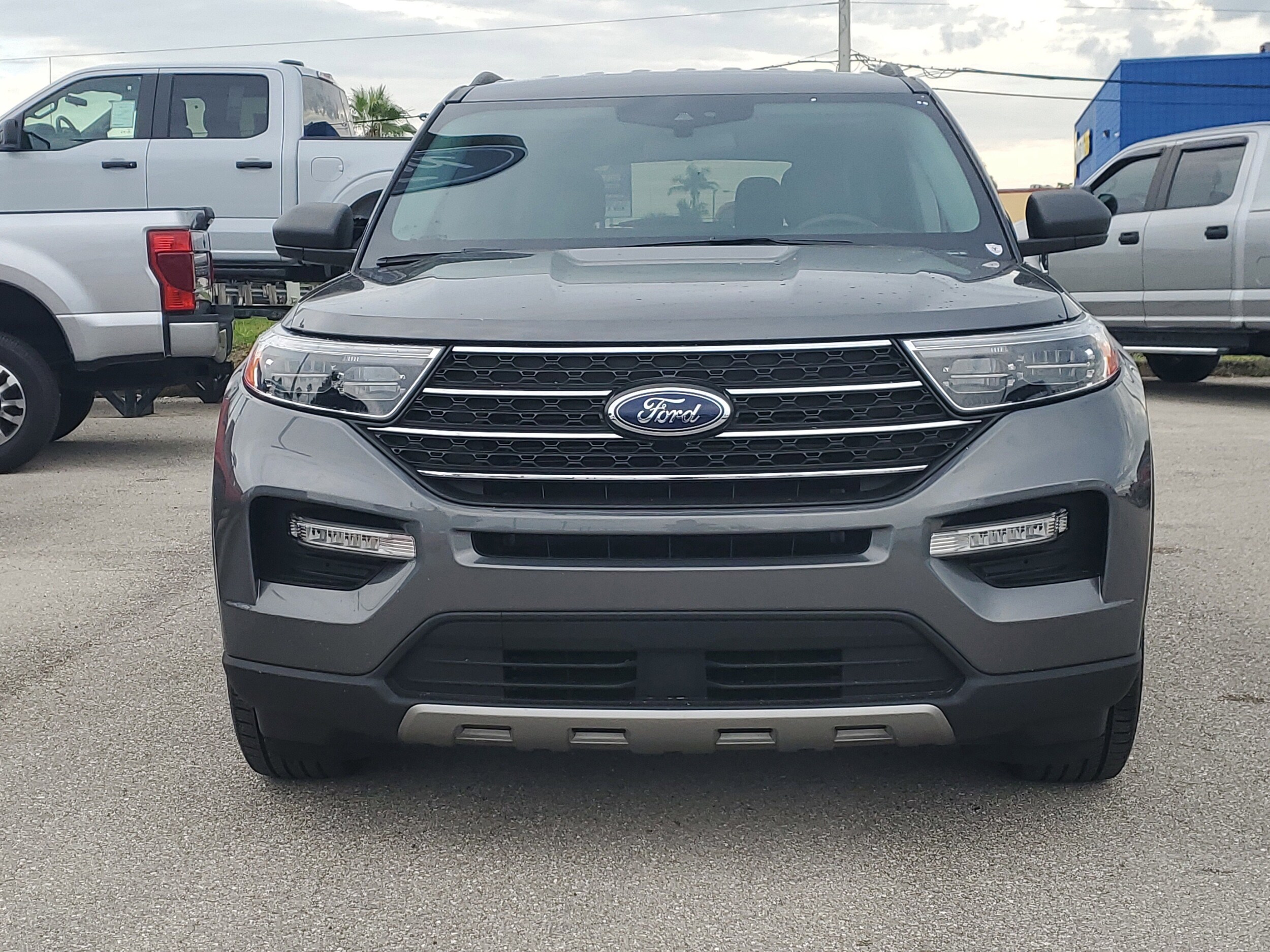 2023 Ford Explorer XLT photo 2