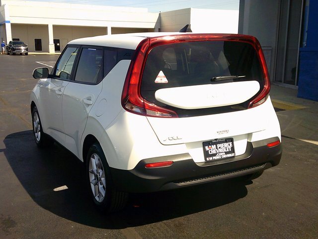 2022 Kia Soul LX photo 3