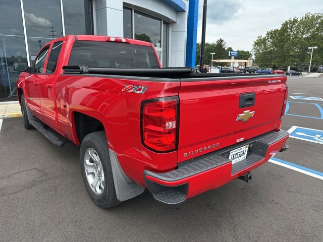 2017 Chevrolet Silverado 1500 LT photo 3