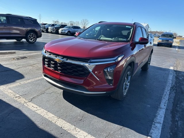 2025 Chevrolet Trax LT photo 2