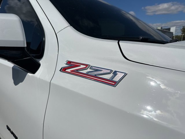 2023 Chevrolet Suburban Z71 photo 3