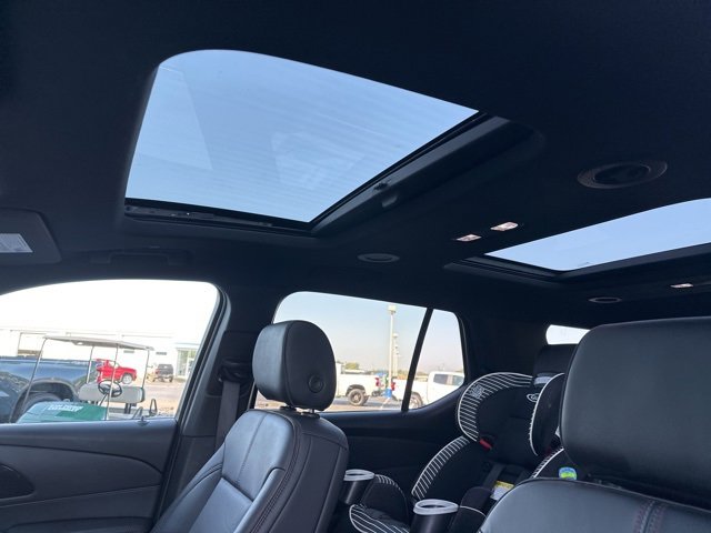 2023 Chevrolet Traverse RS photo 2