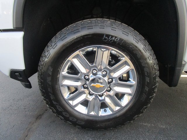 2026 Chevrolet Silverado 2500HD High Country photo 2
