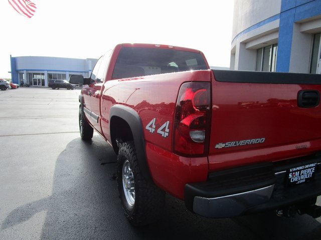 2003 Chevrolet Silverado 2500HD LS photo 3