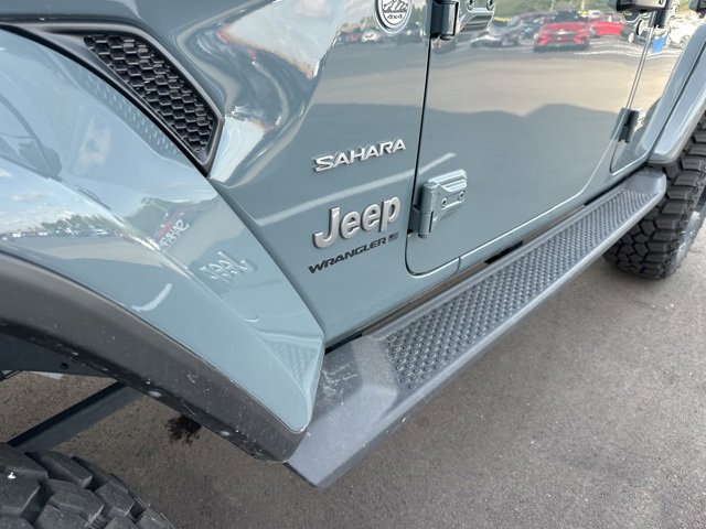 2024 Jeep Wrangler Sahara photo 3