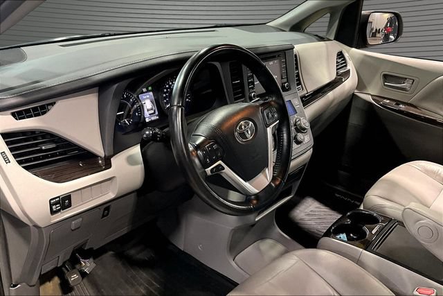 2019 Toyota Sienna XLE - Photo 17