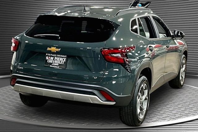 2025 Chevrolet Trax LT - Photo 6