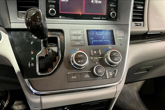 2019 Toyota Sienna XLE - Photo 15