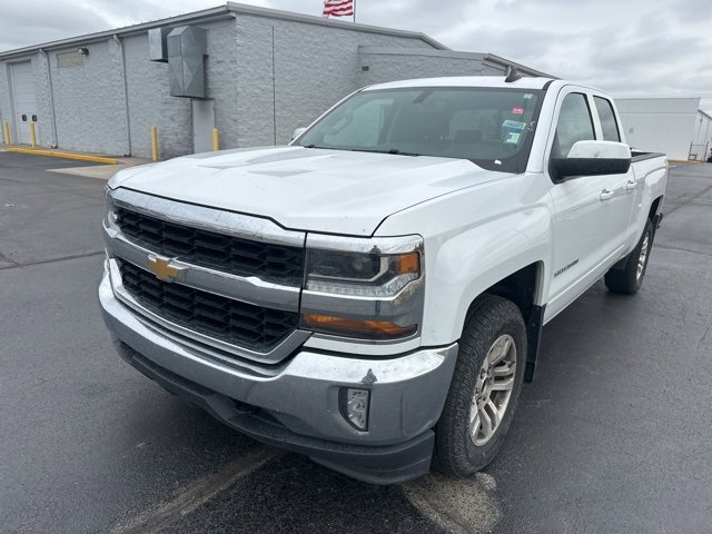 2018 Chevrolet Silverado 1500 LT photo 2