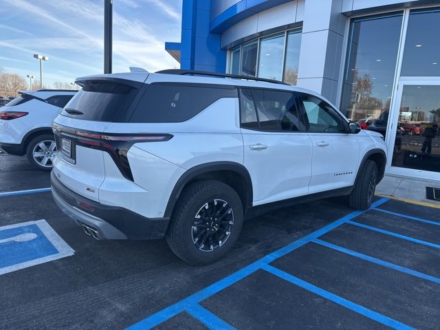 2024 Chevrolet Traverse Z71 photo 3