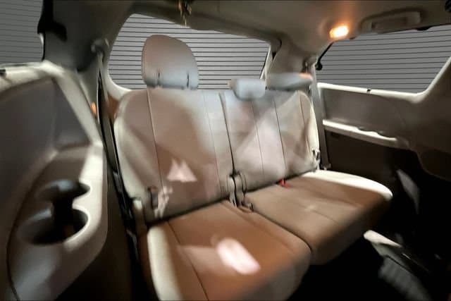 2019 Toyota Sienna XLE - Photo 25