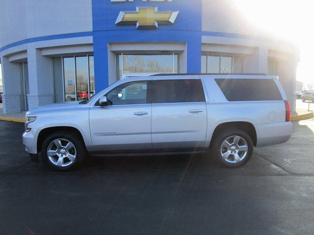 2016 Chevrolet Suburban LS's photo