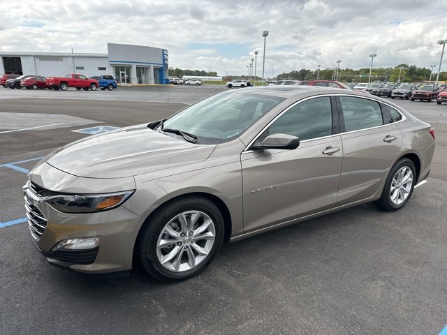2022 Chevrolet Malibu 1LT photo 2