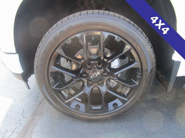 2022 Chevrolet Silverado 1500 RST photo 2