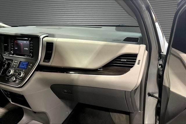 2019 Toyota Sienna XLE - Photo 26