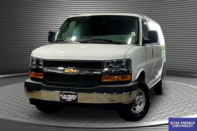 2026 Chevrolet Express 2500 Work Van HD's photo
