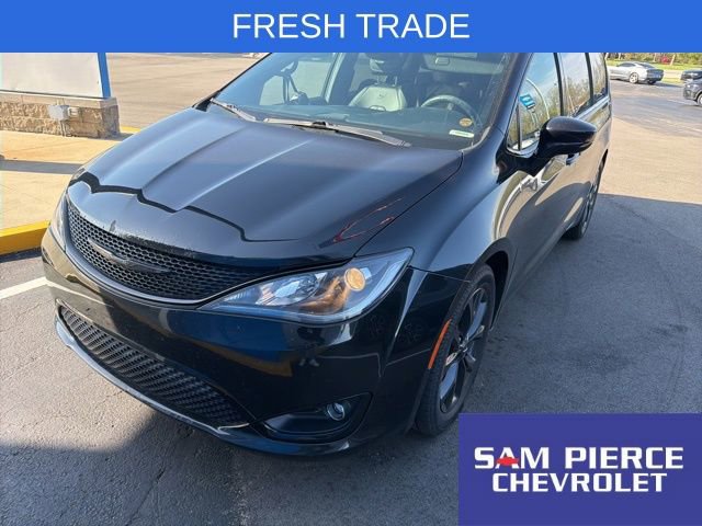 2020 Chrysler Pacifica Touring L Plus's photo