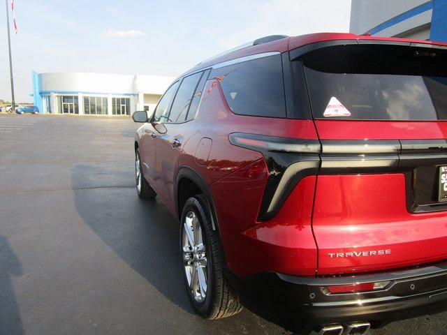 2026 Chevrolet Traverse High Country photo 2