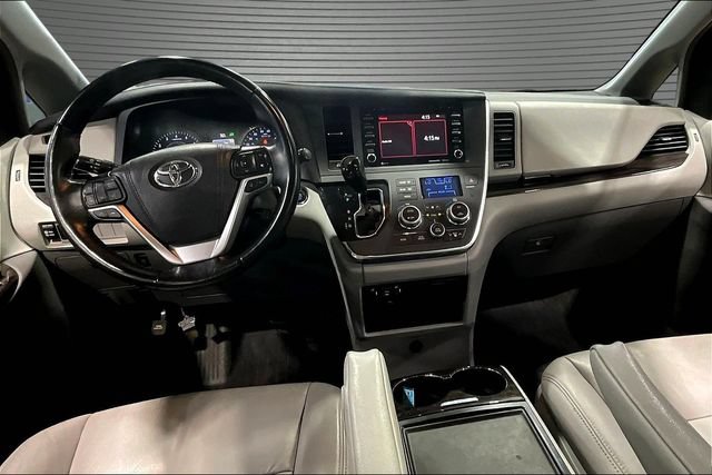 2019 Toyota Sienna XLE - Photo 7