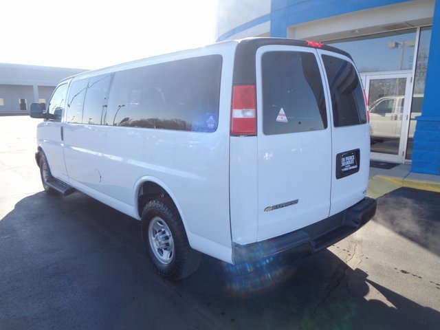 2022 Chevrolet Express Passenger 3500 LS photo 3