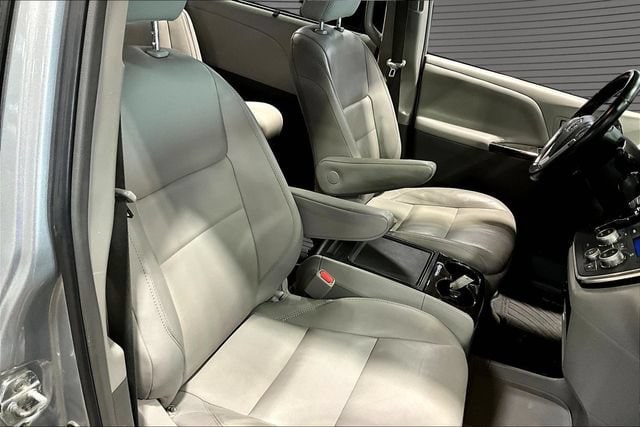 2019 Toyota Sienna XLE - Photo 29