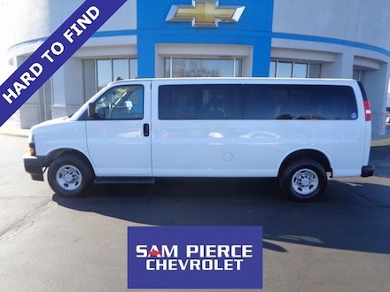 2022 Chevrolet Express Passenger 3500 1LS Van 2022 Chevrolet Express Passenger 3500 1LS Van
