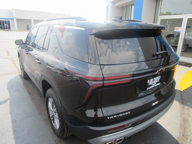2026 Chevrolet Traverse photo 2