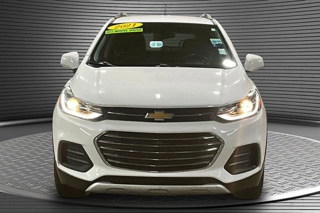 Used 2021 Chevrolet Trax LT with VIN KL7CJPSB1MB322137 for sale in Daleville, IN