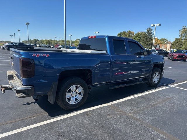 2017 Chevrolet Silverado 1500 LT photo 2