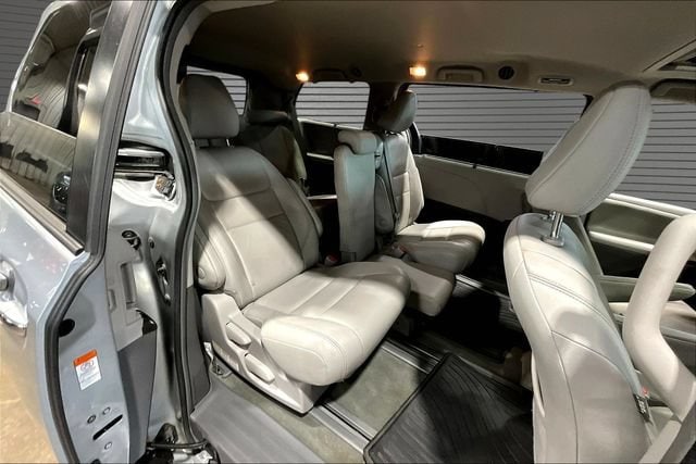 2019 Toyota Sienna XLE - Photo 24