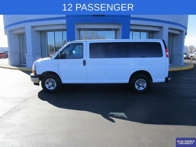 2021 Chevrolet Express 2500 LT's photo
