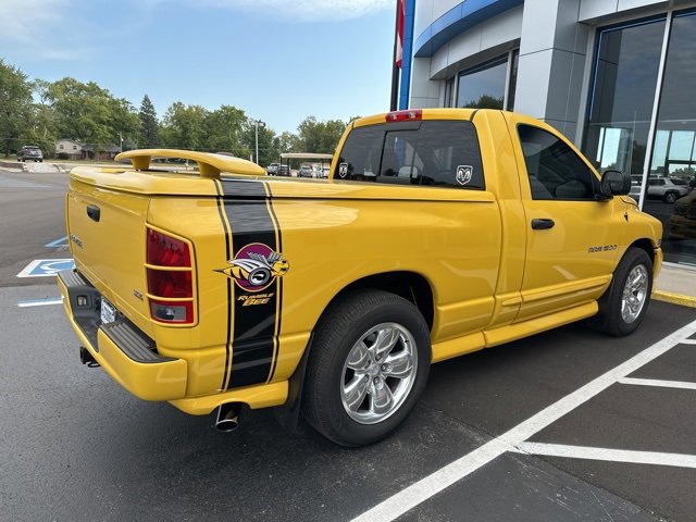 2004 Dodge Ram SLT photo 2