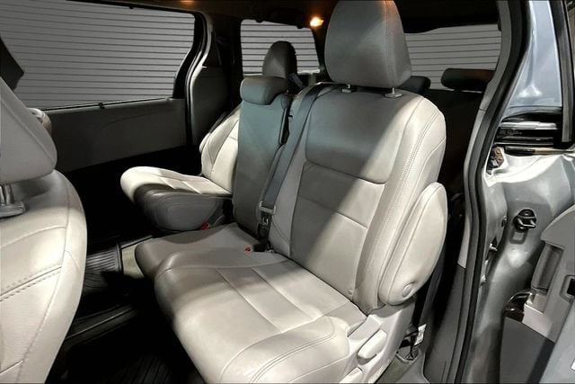2019 Toyota Sienna XLE - Photo 21