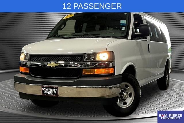 2021 Chevrolet Express 2500 LT's photo
